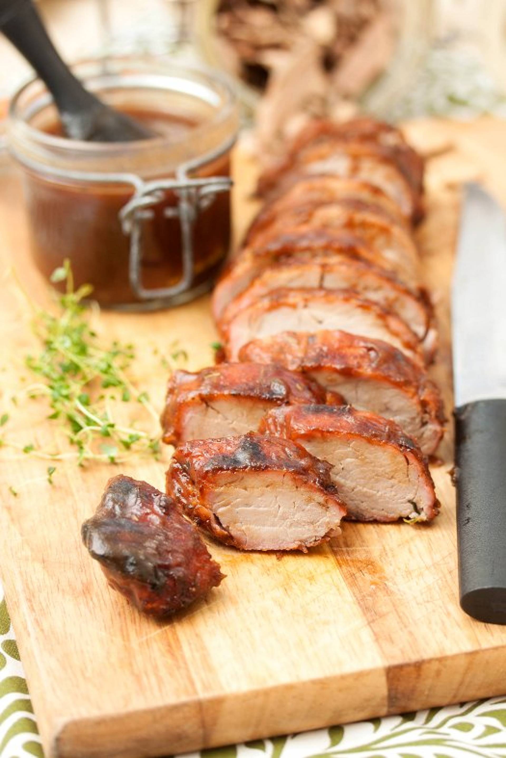 Seared Pork Tenderloin with Cinnamon Apple Compote and Steakhouse Potatoes