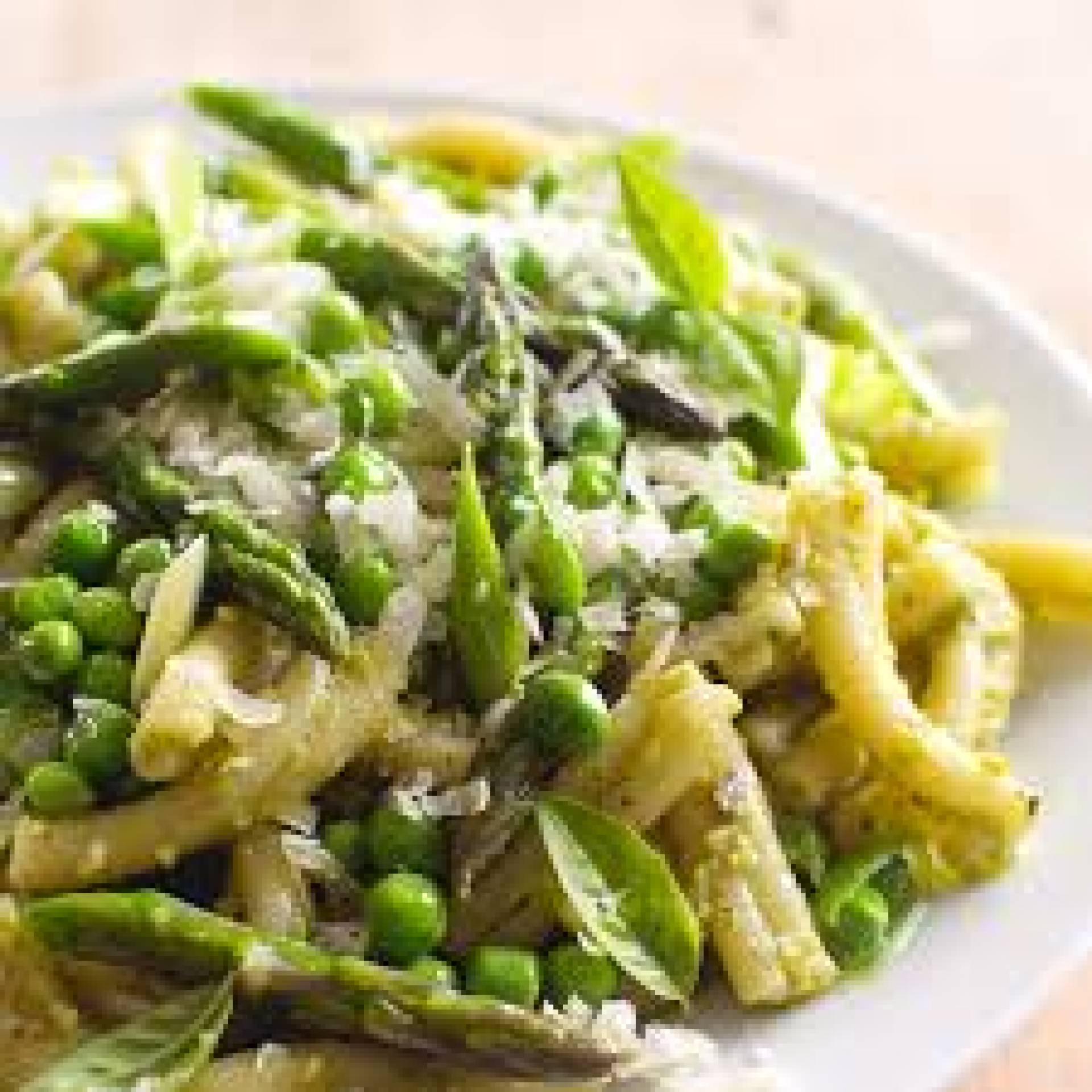 Spring Green Pasta Primavera with Daring Chik'n