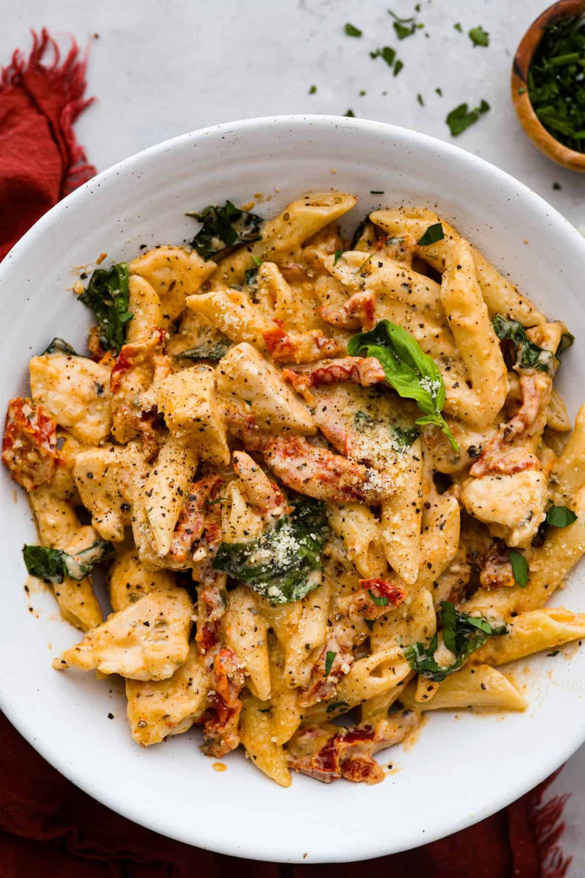 Creamy Tuscan Daring Chick'n with Italian Vegetables and Penne