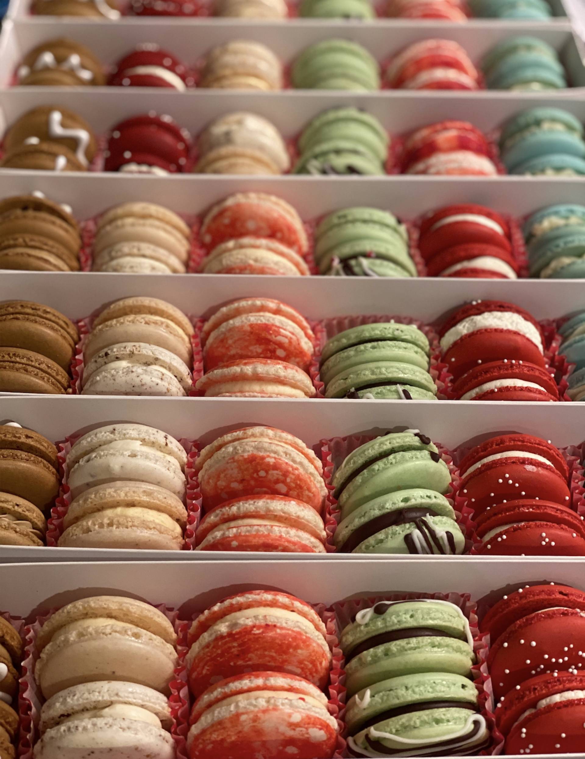 Bella Holiday Macaron Bundle - HOLIDAY