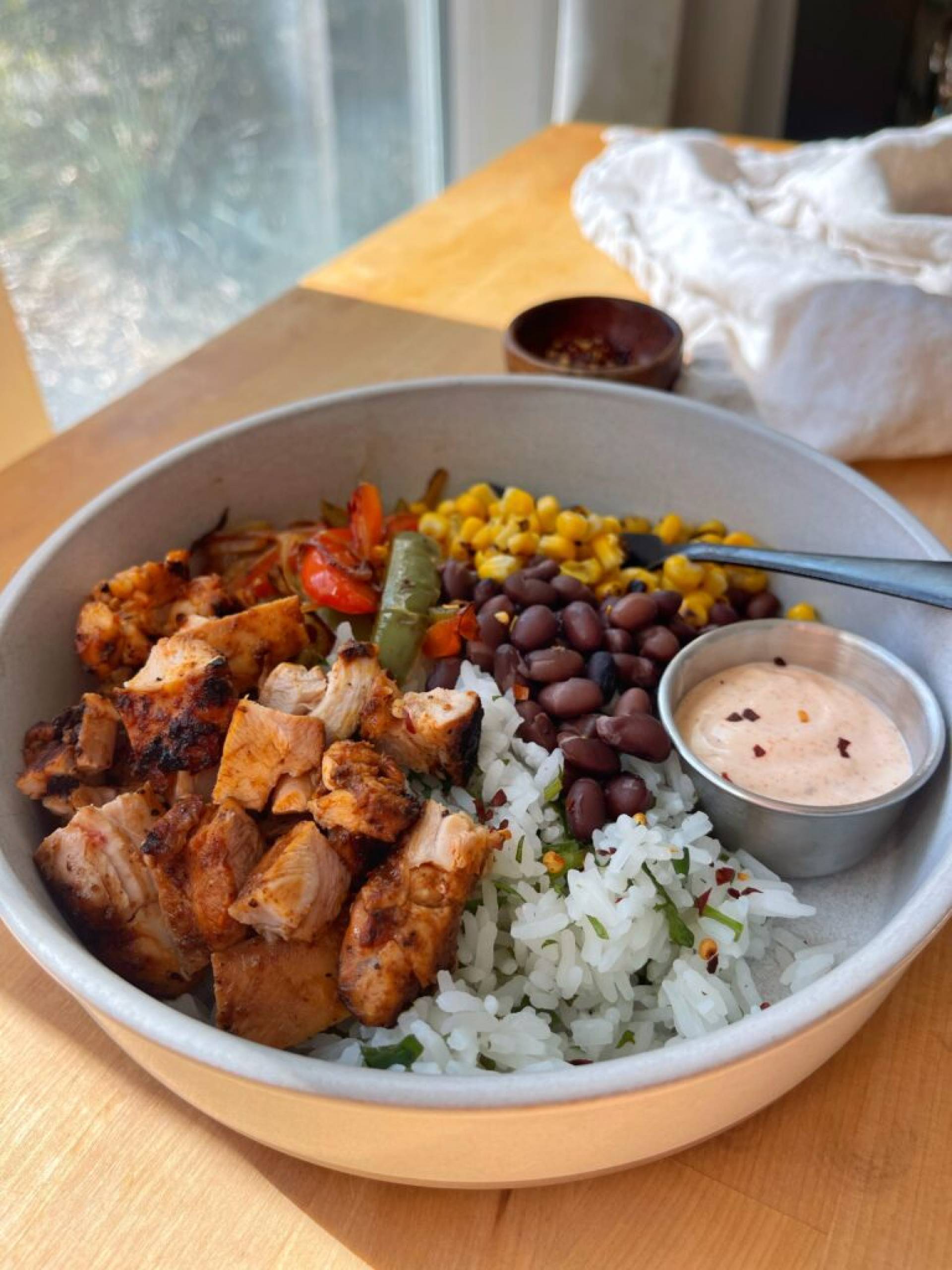 ¡Qué rico! Chicken Bowls with Chipotle \