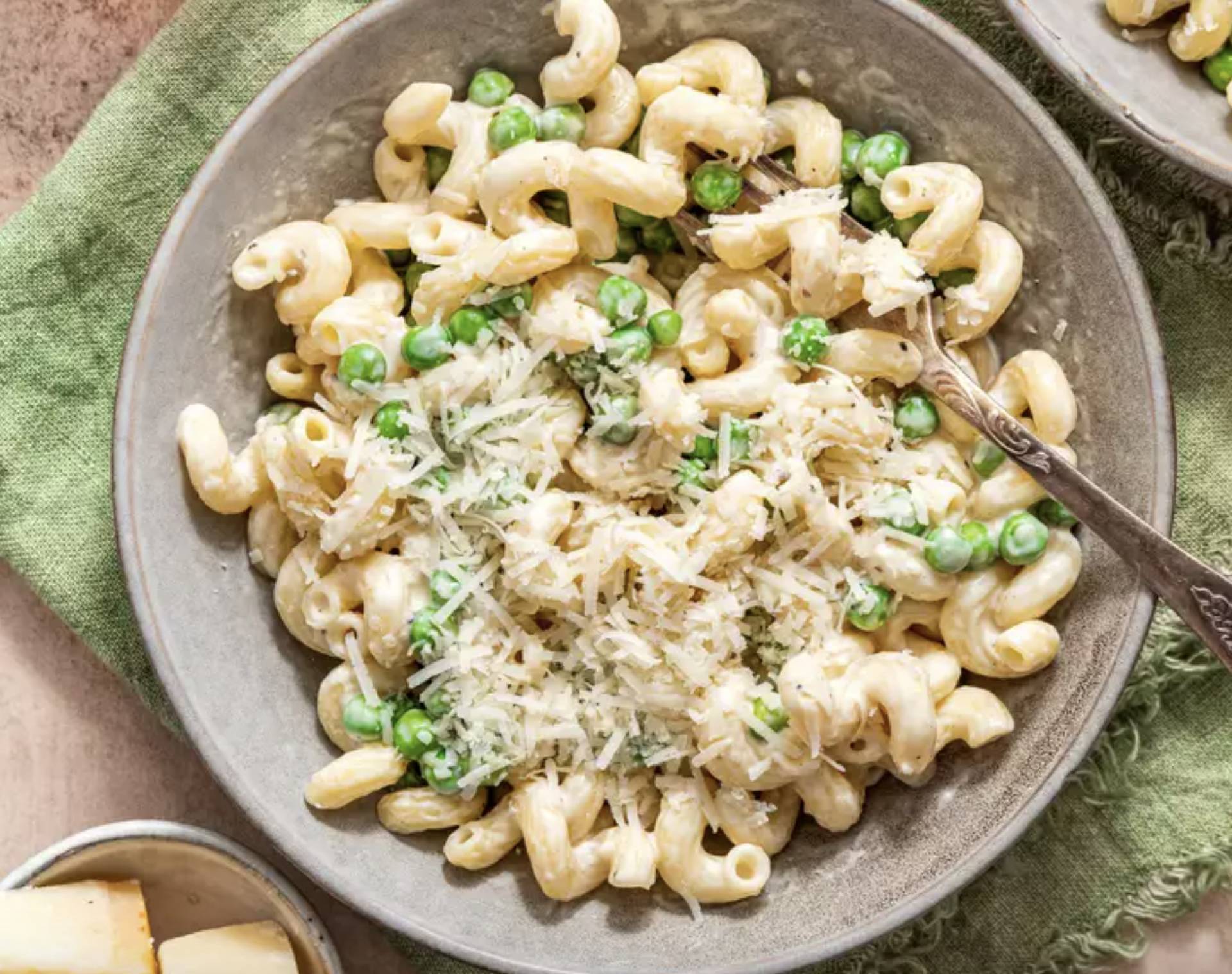 A La Carte Alfredo Tossed Cavatappi with Peas